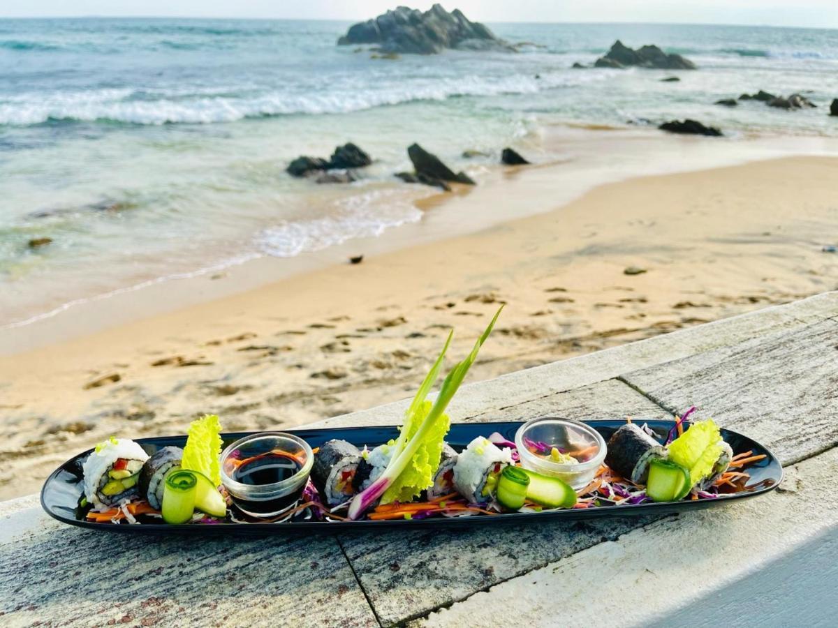 Rockside Cabanas Hotel Unawatuna Ngoại thất bức ảnh